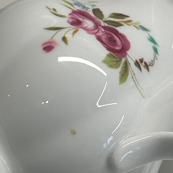 Vintage Royal Albert Bone China Creamer and Sugar Bowl with Pink Rose Motif - Picture 9 of 16
